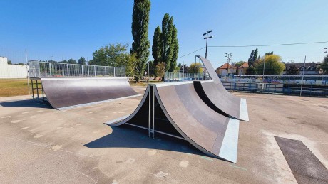 Négy új elemmel nyitott a Bregyó újjáépített skateparkja - további négy épül ősszel